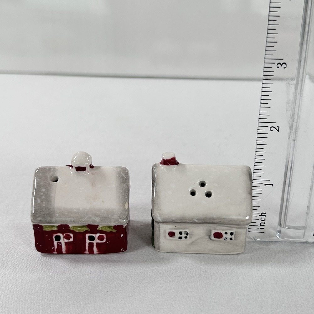 Cottage House Barn Salt Pepper Shakers Set Christmas Snow Winter Ceramic Vintage - Picture 9 of 9